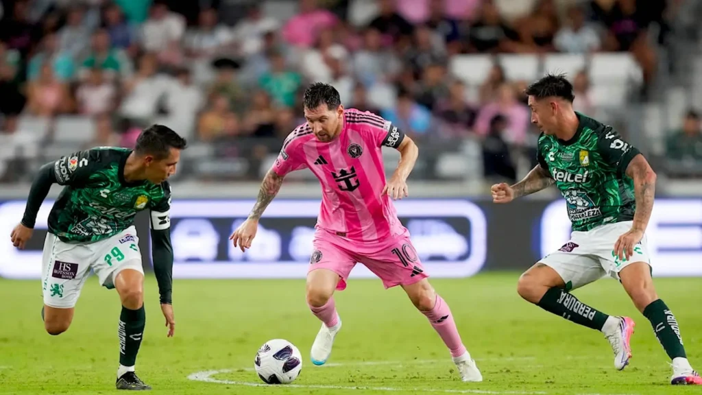 Messi volvió a jugar tras la muerte de su padre y recibió una ovación en Miami