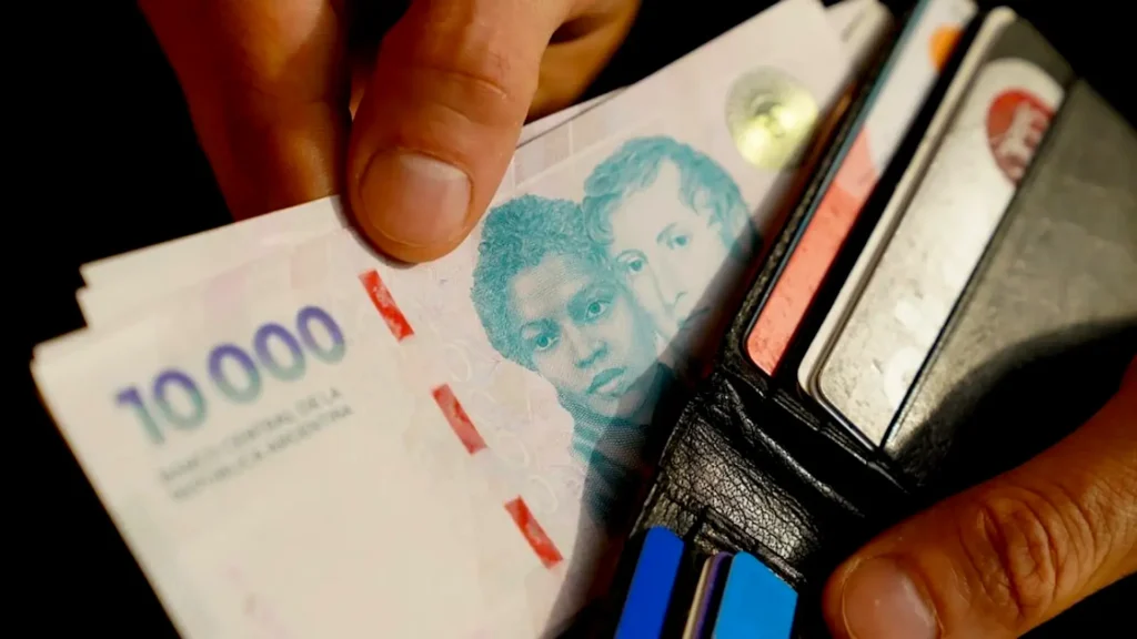 El poder adquisitivo del sector privado volvió a caer en junio