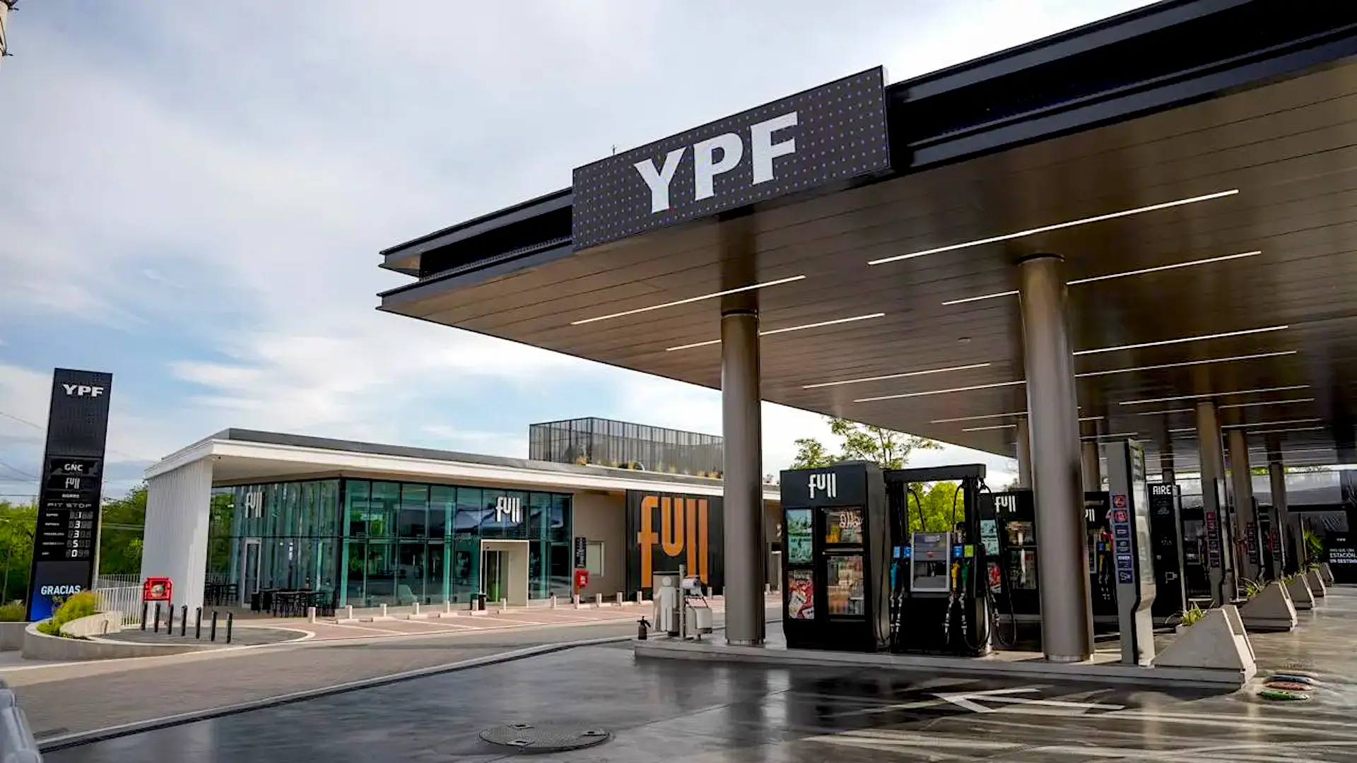 YPF Black llegó al centro de Rosario: cómo es la nueva estación premium